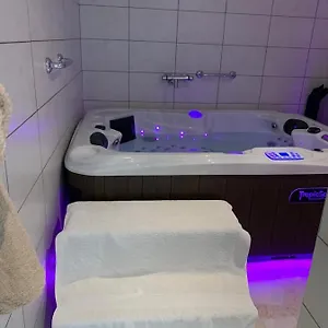 Avec Jacuzzi Hammam Sauna Privatisé Au Rez De Chaussée Ds Maison à à 2 Kilomètres Du Du Bourget En Savoie Entre Chambéry Et Aix Les Bains Cure Thermale Voglans